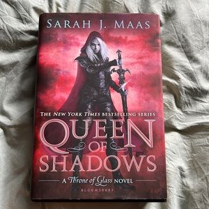 FIRST EDITION Queen of Shadows by Sarah J. Maas (Throne of Glass #4)